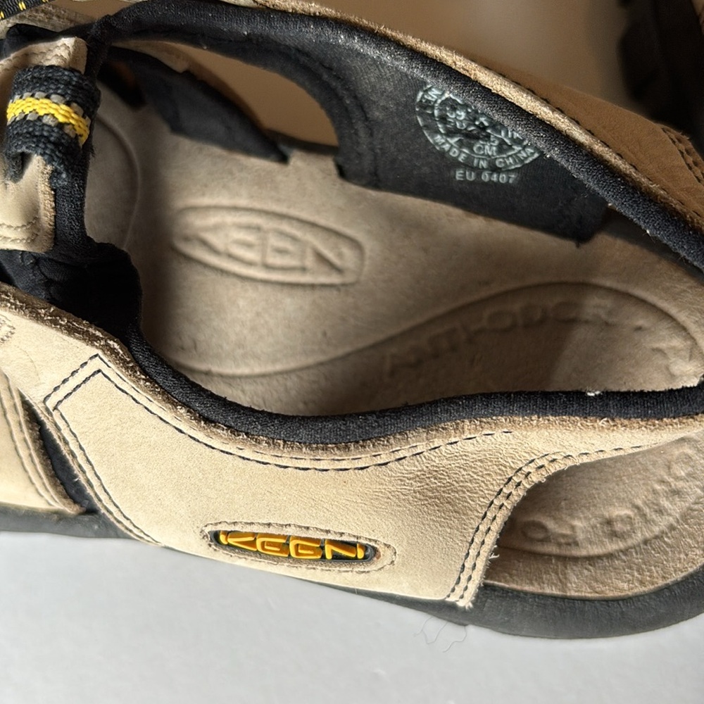 Keen Beige and Black Hiking/Water Shoes - Picture 6 of 7